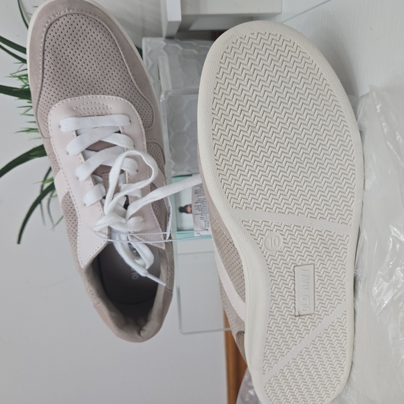NWT Old Navy Women’s Sneakers Size 10 Neutral Beige Casual Shoes - Picture 5 of 9